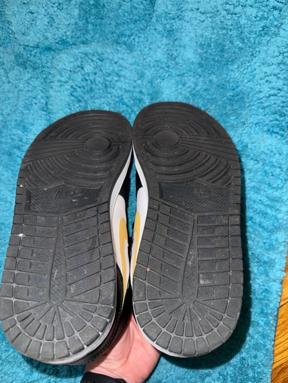 Air Jordan 1 Mid - Picture 5 of 9